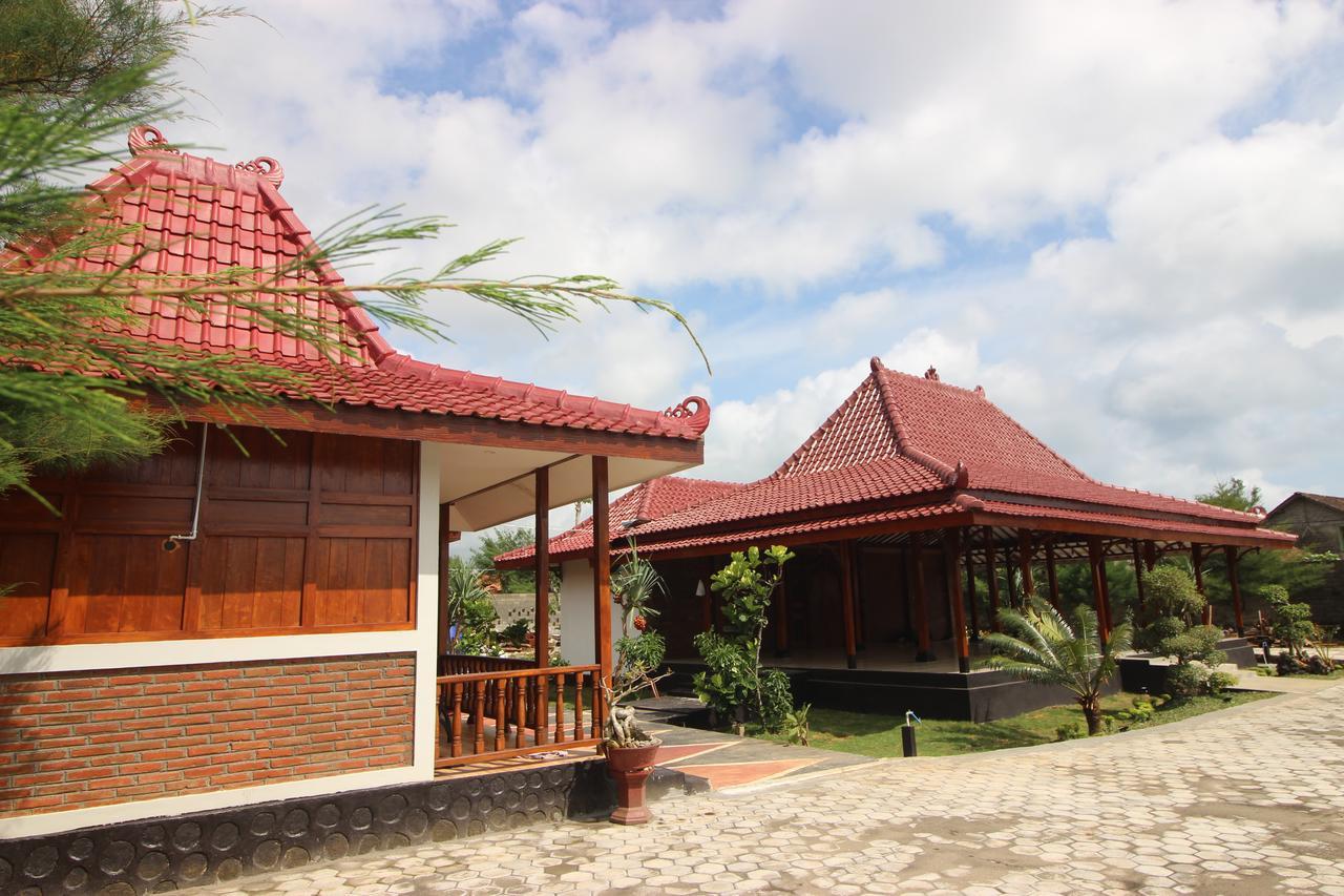 The Royal Joglo Hotel Tepus Exterior photo
